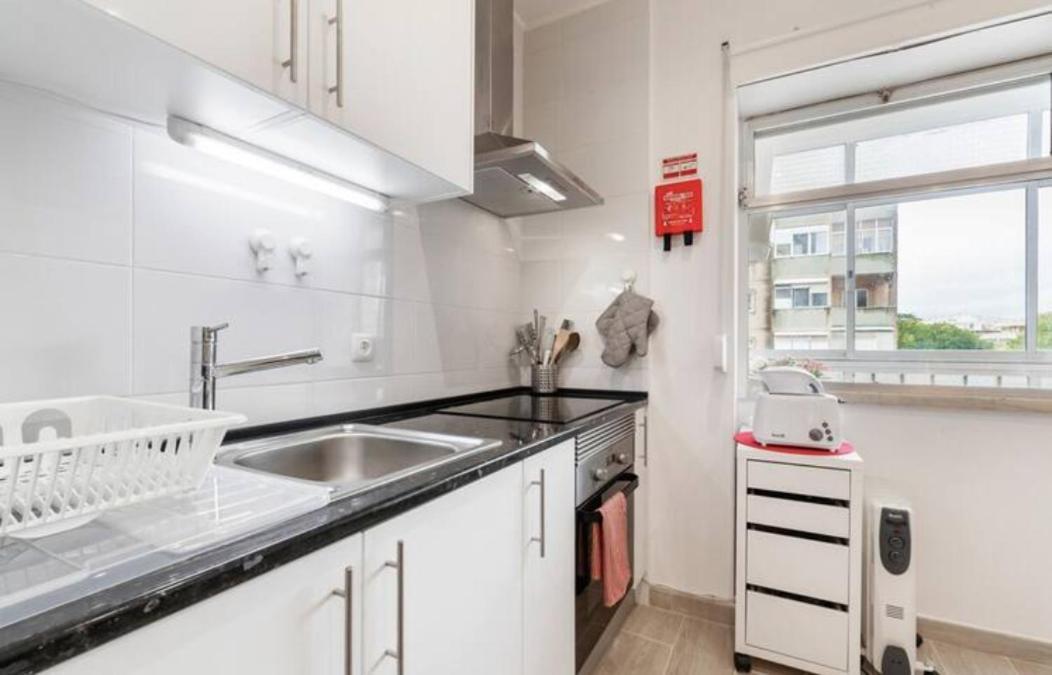 Beautiful 1 Bedroom Apartment near Benfica Lisabona Exterior foto